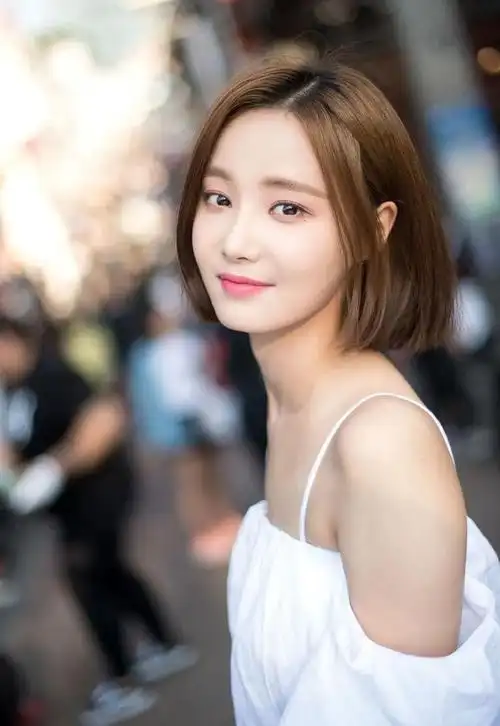 李妍雨她是李敏镐的绯闻女友更是韩国女团的颜值天花板