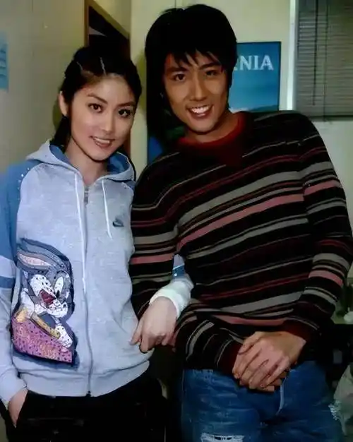 也许是缘分注定,这让刘建浩对陈慧琳有了爱慕之心,虽然陈慧琳对刘建浩