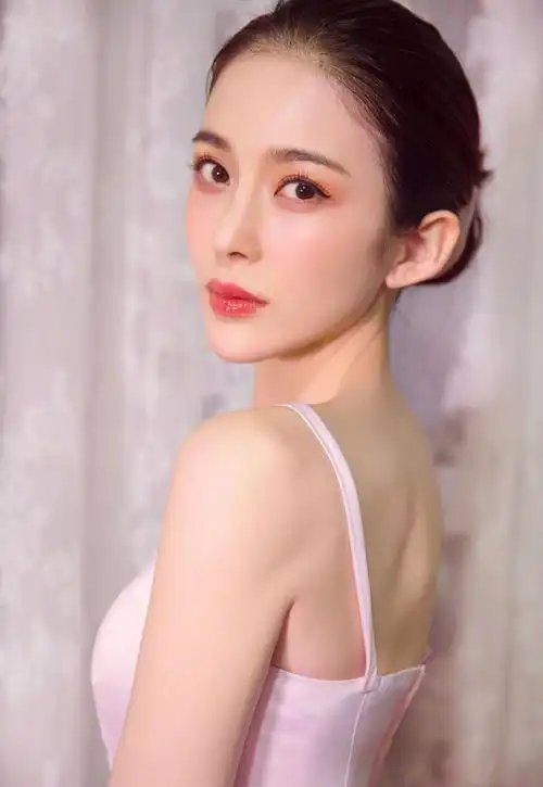 赵樱子:优雅美丽的百变女神