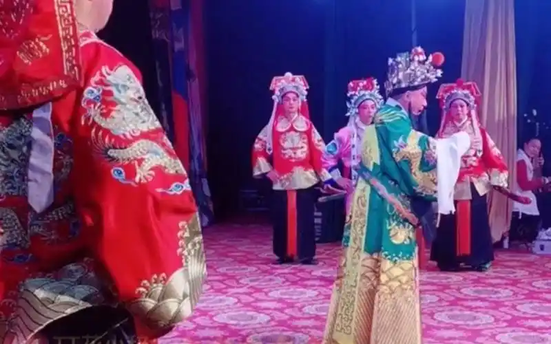 《刘墉铡西宫》,即《铡西宫》,豫剧传统剧目,唐玉成代表剧目之一