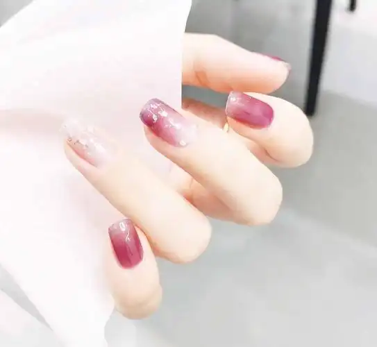 2021新款葡萄紫创意显白美甲,图片,短指甲-lomo美甲