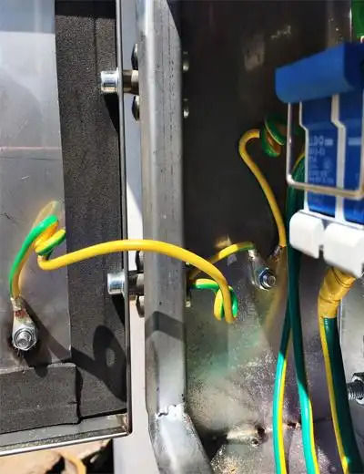 从组件侧,逆变器侧,配电箱侧三个方面阐述了户用光伏系统的接地方式