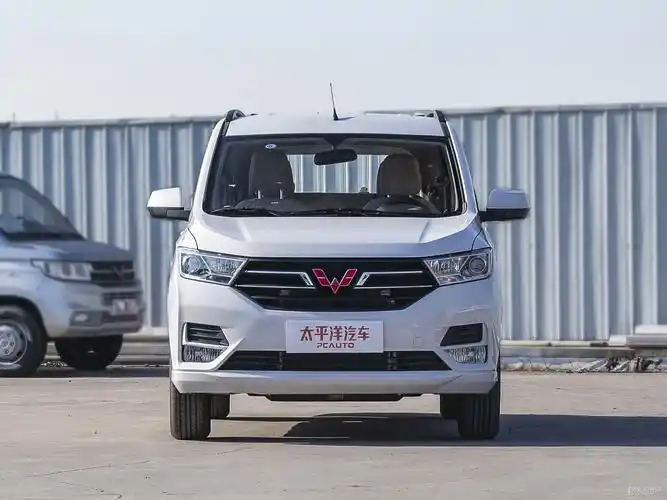 五菱宏光s促销优惠高达02万欢迎试乘试驾