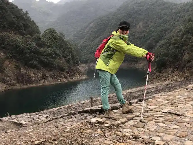 绍兴埃玛尖爬山,2019年2月23日第一爬,海拔670多米,为绍兴县内第二