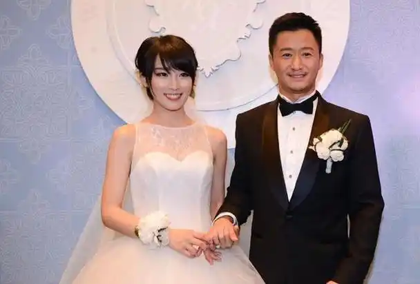 后来《战狼》火得一塌糊涂,吴京的身价也跟着水涨船高.