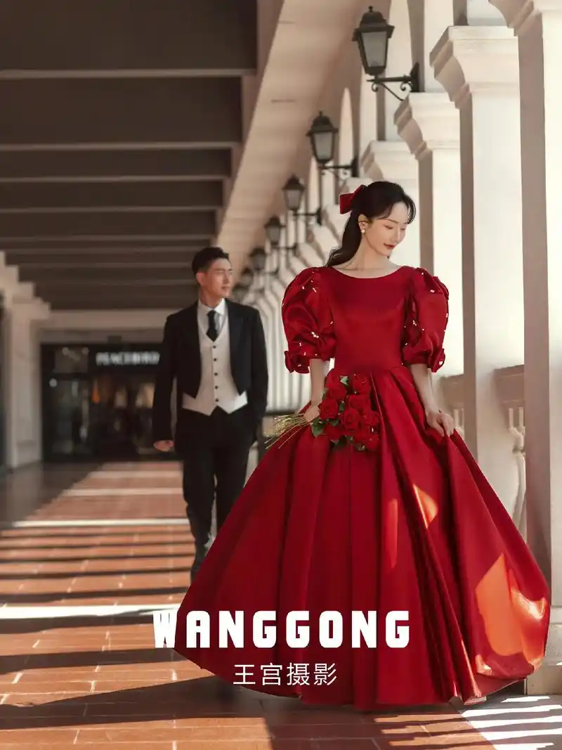 奥特莱斯潮酷街拍电影感婚纱照|济南婚纱#时尚街拍  92:@ - 抖音