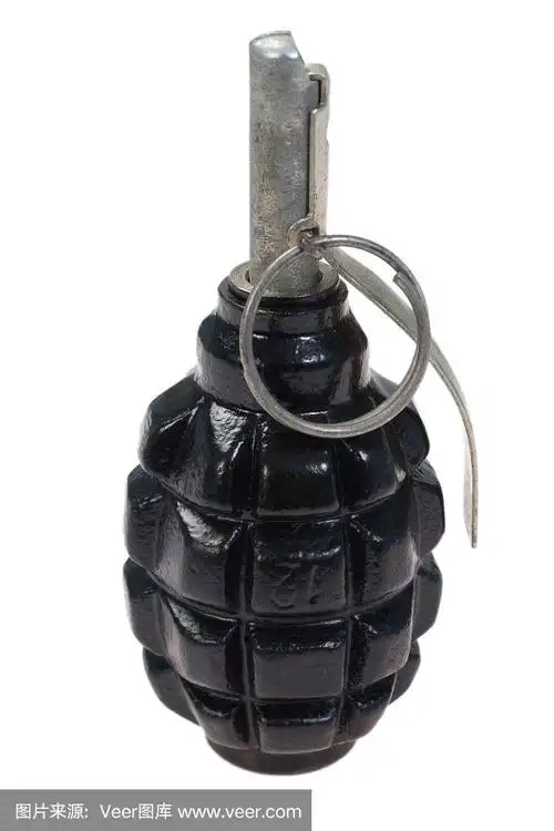 菠萝手榴弹孤立在一个白色的背景