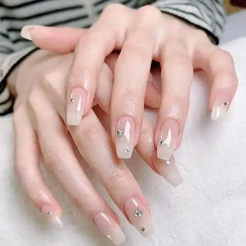 嘟嘟瓜美业网:夏日渐变美甲的正确打开方式,你get了吗?