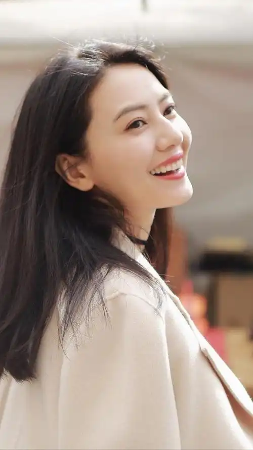 高圆圆骑车旧照曝光长发飘飘清纯动人与赵又廷挽手逛街似热恋