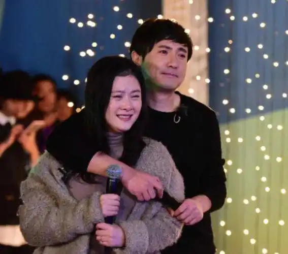 马丽罕见秀恩爱晒老公视角美照网友马丽居然能这么小女人