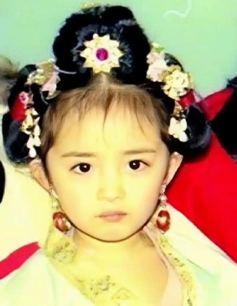 幂姐这个小时候的古装也太可爱了