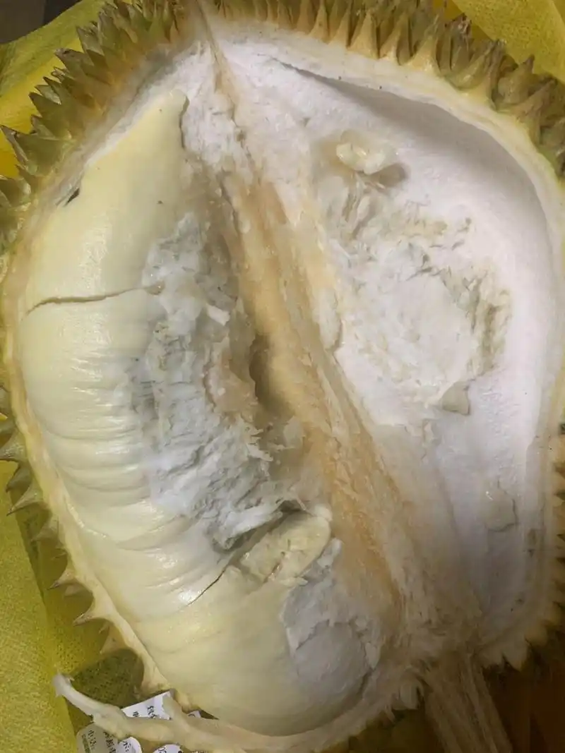 姐妹们我这个榴莲是不是坏了 肉有黑点 姐妹们这是永辉超市买的 有