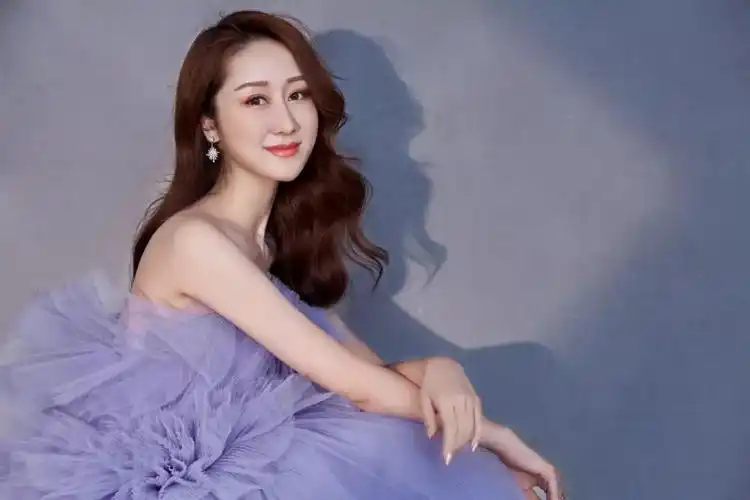 孙晨-以花的姿态行走于世间