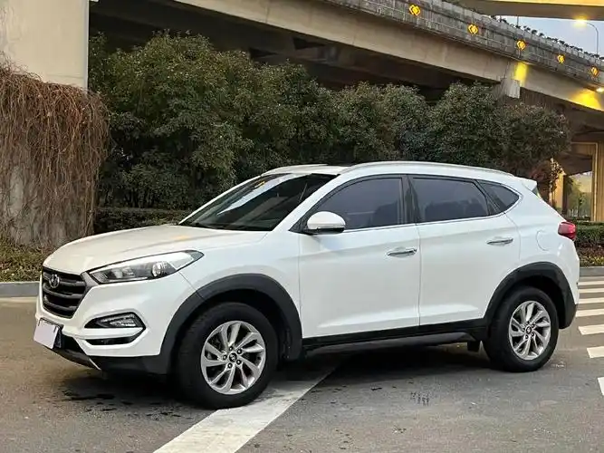 精品一手户8915 现代·途胜:16年上牌,1.6t自动 两驱智 - 抖音