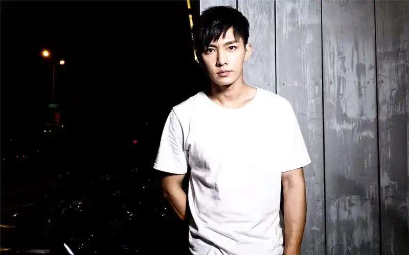 炎亚纶被曝性骚扰17岁男生,害怕上法庭,私聊受害者求和解