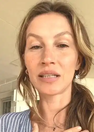 39岁吉娘娘真老了!蓬头垢面和老公亮相,头发凌乱雀斑明显好心疼