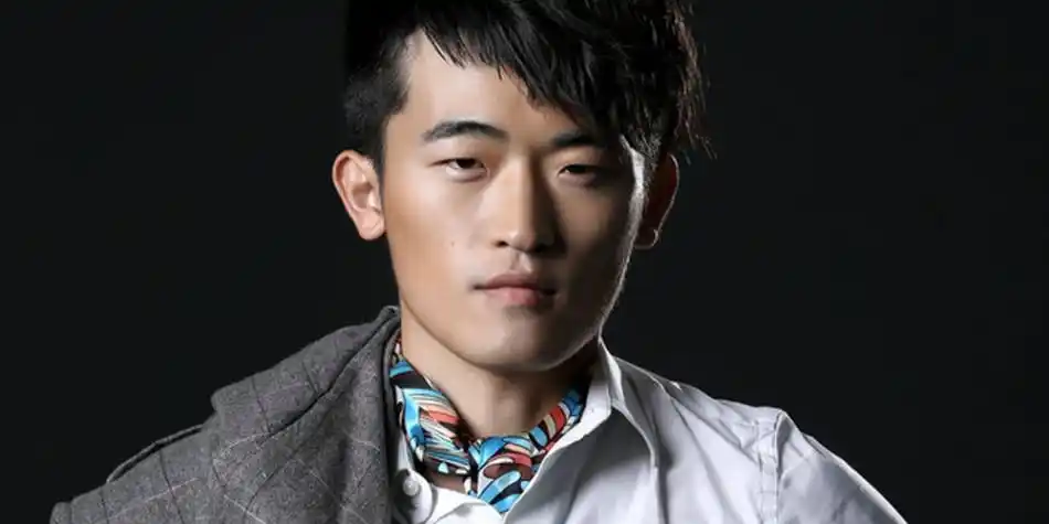 姜寒写真化身嬉皮绅士草样型男扮囧搞怪