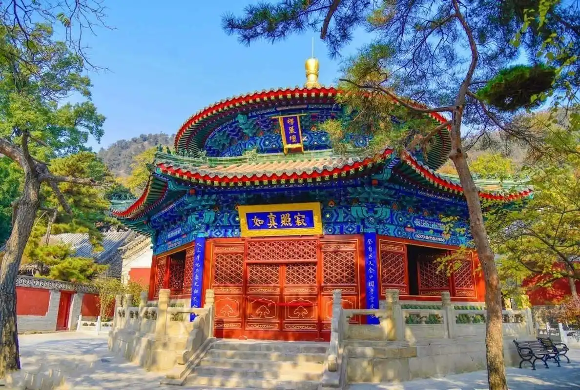 北京地区仅存的元代木结构古建筑,寺庙坐北朝南