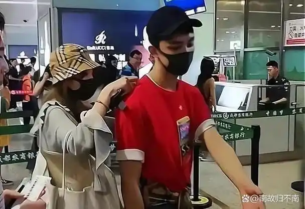 吴磊:一句话就化解迪丽热巴的年龄焦虑,凭实力带着姐姐暴富