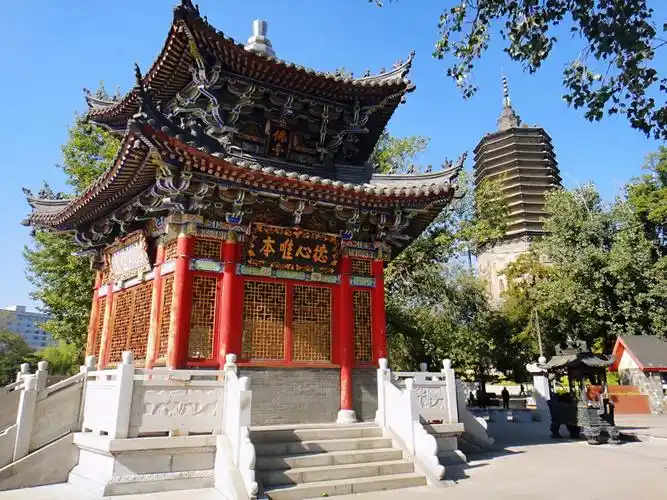 辽阳的top1景点一定是白塔公园,白塔公园内含众多辽阳知名景点