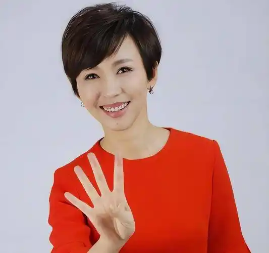 步入大学的欧阳夏丹并没有跟其他同学一样"享受大学生活"