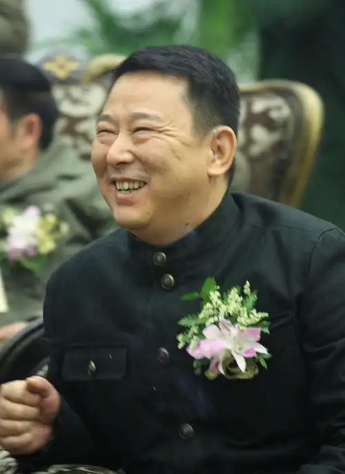 正文拥百亿富豪被缴获武器库曝光 枪支俱全   四川"首善"刘汉涉黑被