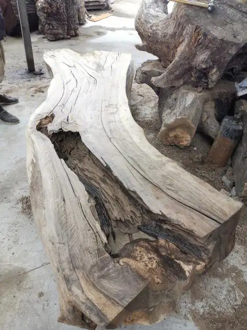 核桃木和槐木流水茶台半成品