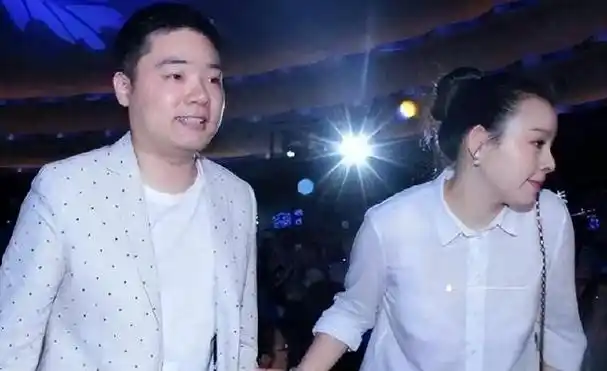 一次,由于比赛和训练,丁俊晖在很长时间里都没能见到张元元,心中不是