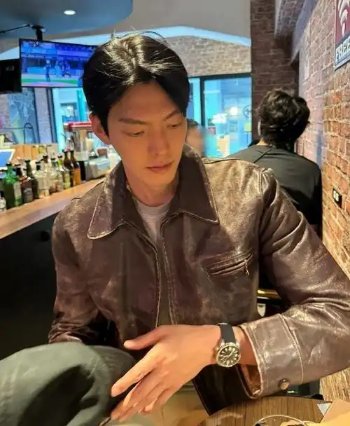 金宇彬#x#申敏儿#(tq)上传男友照和女友照的金宇彬和申敏儿是去毒京