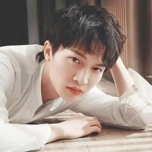 头像周深错过了落日余晖还会有满天星辰