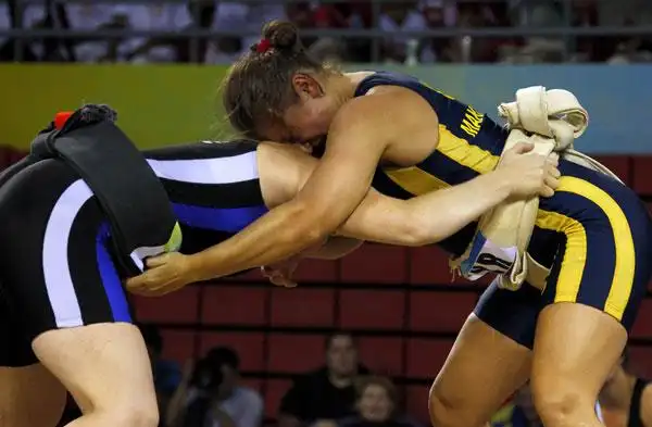 图文:武搏会女子相扑比赛 看看谁更厉害