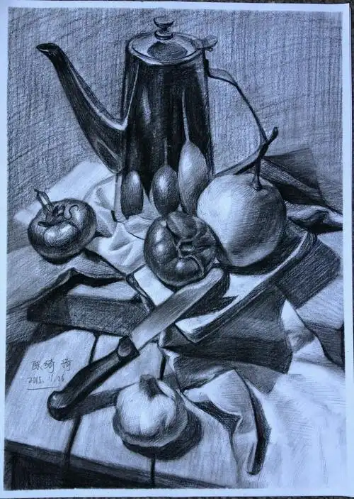 静物素描作品一陈绮琦(16岁)