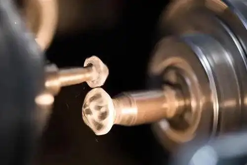 钻石切割流程:原石分捡-划线-劈