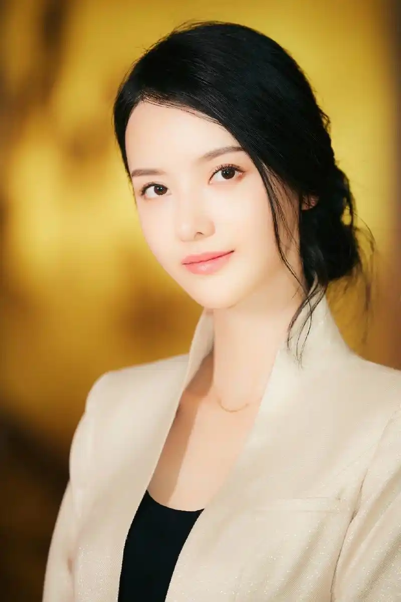 张芷溪:出尘脱俗,气质非凡