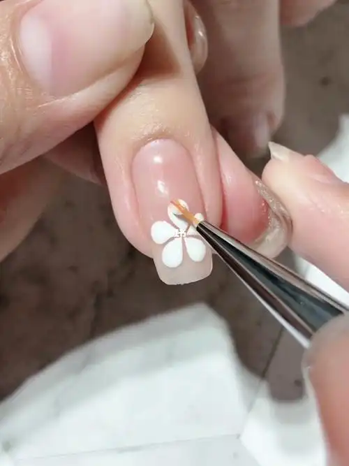 立体五瓣花美甲