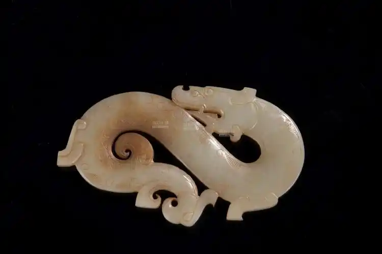 玉雕盘龙 jade carved dragon