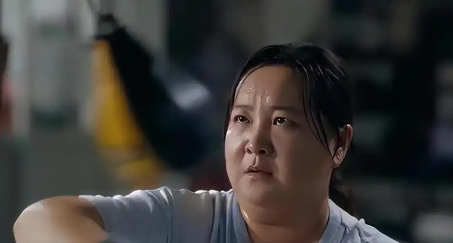 回顾:贾玲被质疑体重反弹,最新机场照流出,网友惊呼:不敢相信