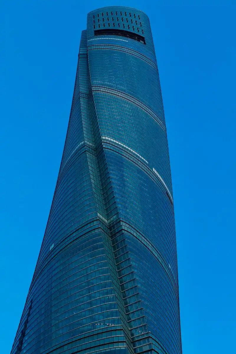 白天的陆家嘴三件套也很飒,中国第一高楼是上海中心 - 抖音