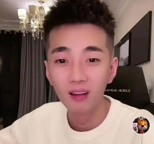 网红刘叉叉被女土豪追求,对方送"劳斯莱斯"表白,网友:炒作