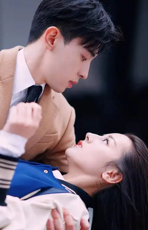 壁纸 | 来领走你的迪丽热巴,邓伦