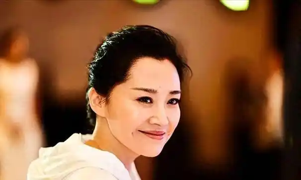 "不老女神"许晴出道多年绯闻不断,54岁却依旧未婚未育