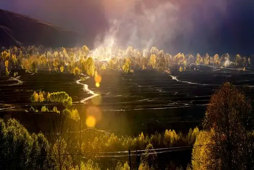 夕阳下的炊烟袅袅