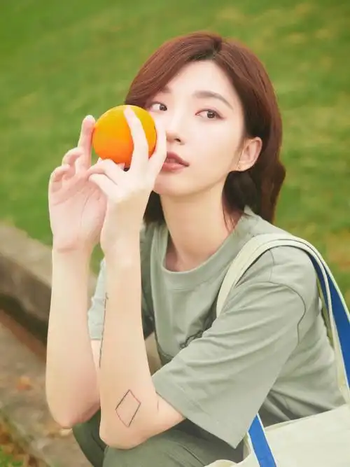 夏天呢喃着细语风里也传来清新草木香跟着@小时黯换上适合短发的日系