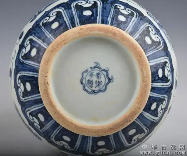 明永乐青花莲池鱼藻纹玉壶春瓶