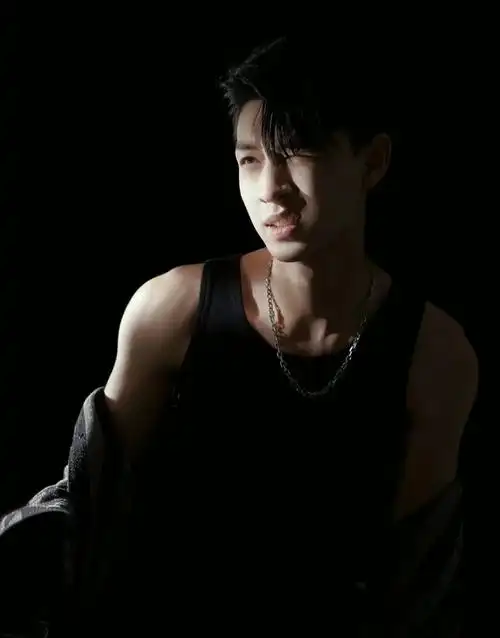 秦霄贤真的有种不顾大家死活的帅!_高清图集_新浪网