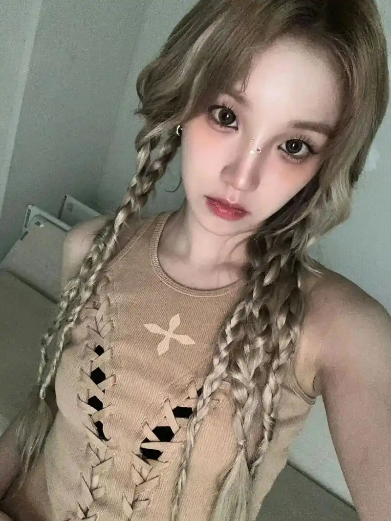 gidle #宋雨琦 麻花辫98好可爱啊啊啊啊啊啊 - 抖音