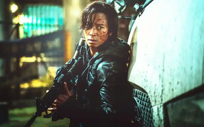 口碑崩塌的《釜山行2》,究竟讲了个什么故事?引发数万网友吐槽