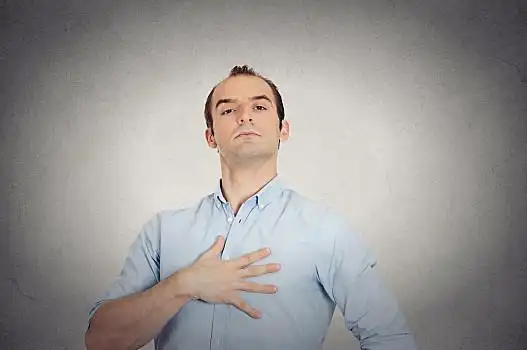 傲慢,强势,重要,困住,向上,男人,特写,头像,复杂,短小,隔绝,灰色,墙壁