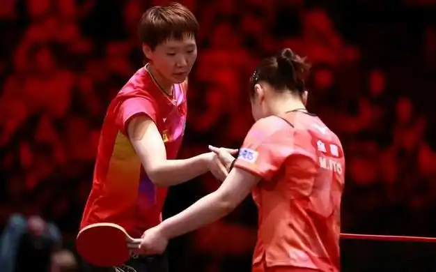 王曼昱击败陈梦陈幸同击败王艺迪王楚钦和樊振东男双夺冠