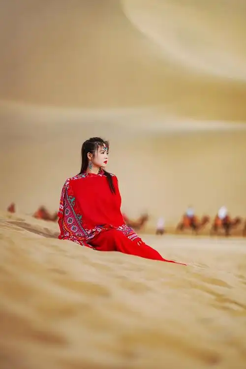 用索尼微单在鸣沙山沙漠抓拍红裙小姐姐(11)